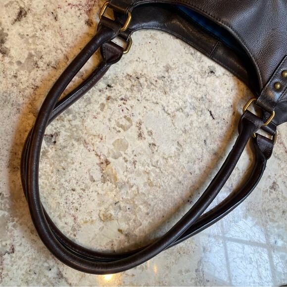 Solo New York 16" Leather Laptop Bucket Tote Bag - Picture 10 of 16